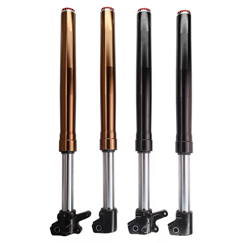Votre fourche avant réglable unique offre-t-elle un réglage de débattement externe ou interne ?